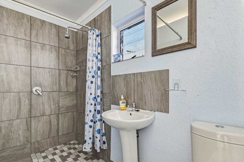To Let 4 Bedroom Property for Rent in Lakeside Western Cape